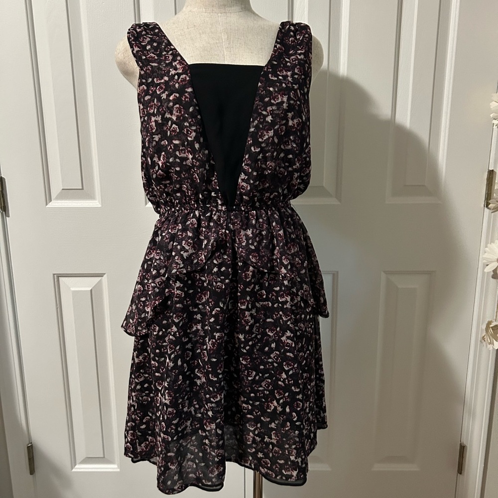 Cute floral H&M dress with ruffle